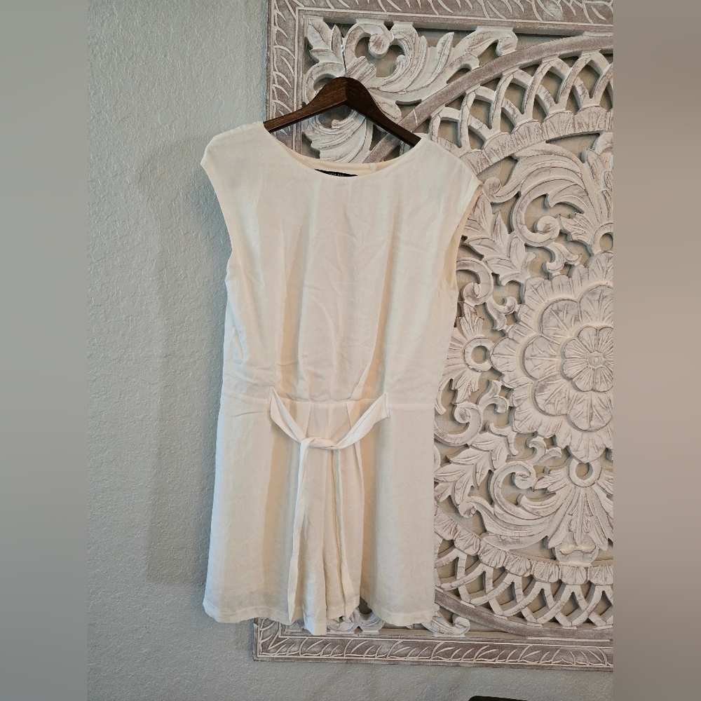 Zara Womenโs White Short Jumpsuit Cap Sleeve Bodice Belted Waist XS